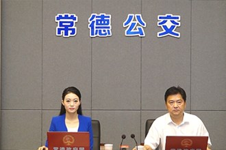澳门金沙博彩娱乐平台公交总公司总经理胡安平谈“智慧公交”