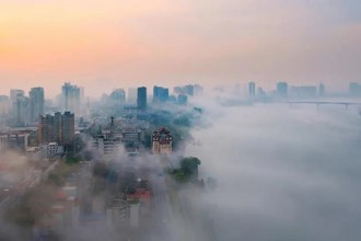 雾中看阁