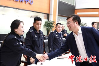 邹文辉调度春节安保工作