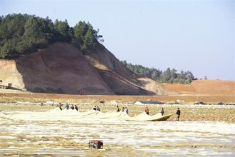 【经济】鼎城区石板滩镇石煤矿区