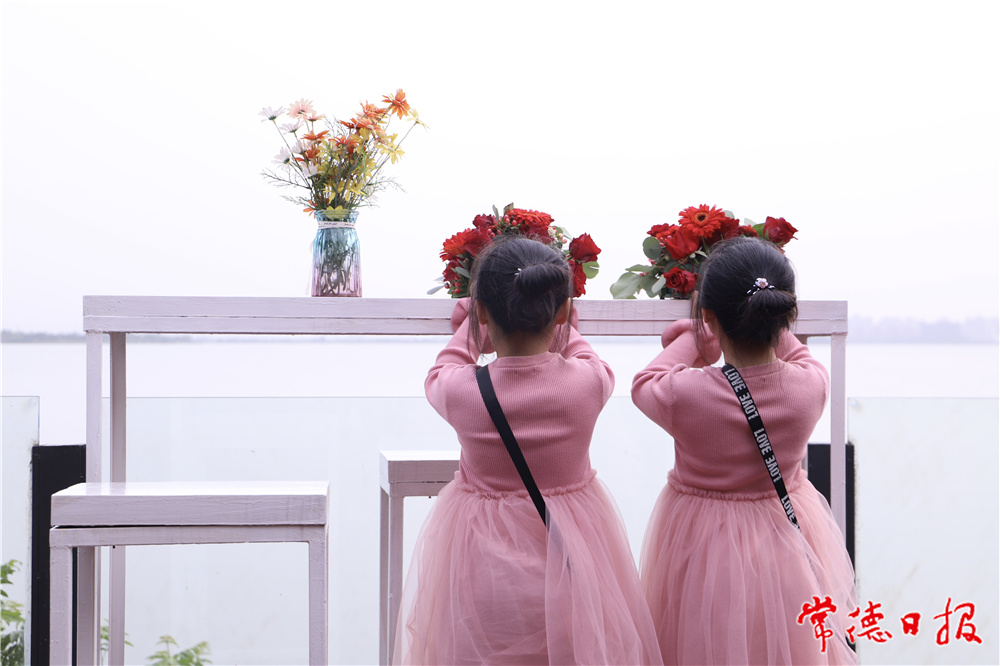 卢健-双胞胎-1.jpg