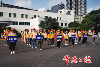 我市开展城市桥梁受失控船只撞击应急处置演练