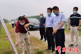 市领导调研洞庭湖北部地区安乡县补水工程