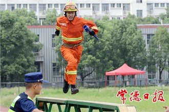“秋老虎”里常德消防练兵忙