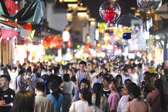 常德河街国庆忙