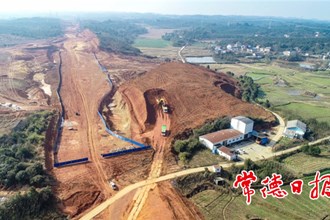 【社会】常德站动车存车线取土及运输工程正“加急”施工