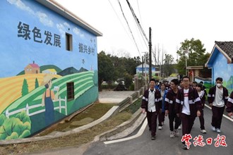 【摄影报道】学雷锋 干农活 追寻红色足迹 澳门金沙博彩娱乐平台一中师生社会实践活动丰富多彩