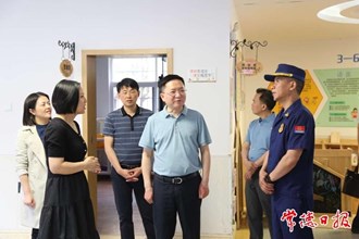 市领导督导学校医院安全生产工作