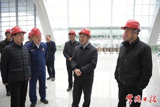 周振宇督导检查安全生产和食品安全工作