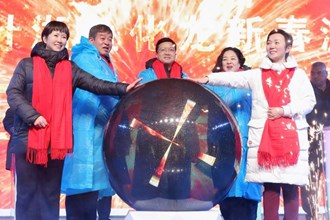 点亮常德夜经济新地标 柳叶湖鱼化龙新春游园会灯火璀璨欢乐多