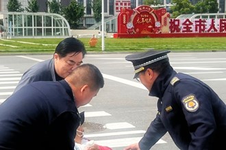 海报｜五一我在岗 常德城管人用坚守诠释“劳动最光荣”