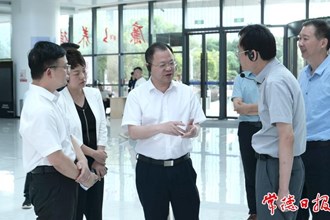周振宇调研金沙博彩审批中介服务工作