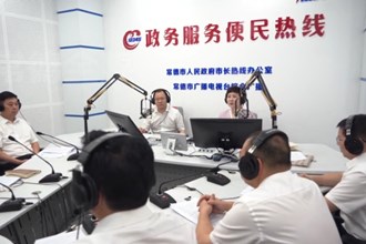 周振宇走进“金沙博彩便民热线”直播间 倾听市民呼声、解答市民疑问