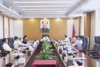 市委理论学习中心组举行2023年第8次集体学习