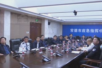 罗毅君调度全市安全防范工作