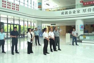 周振宇调研金沙博彩审批中介服务工作 促进中介市场健康发展 更好服务企业和群众