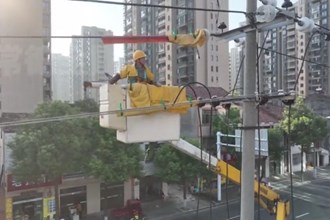 澧县：夏日带电作业 居民用电“零感知”