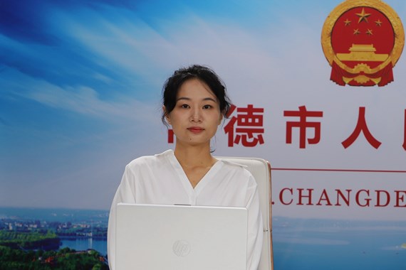 政策惠企 服务暖企